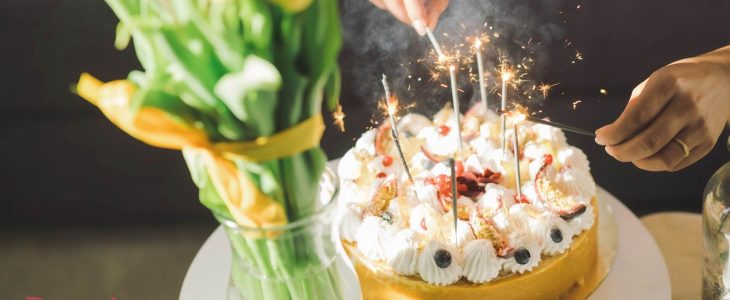Kue Ulang Tahun Biasanya Dihiasi dengan Apa