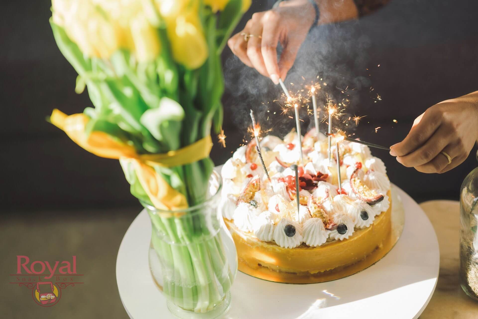 Kue Ulang Tahun Biasanya Dihiasi dengan Apa